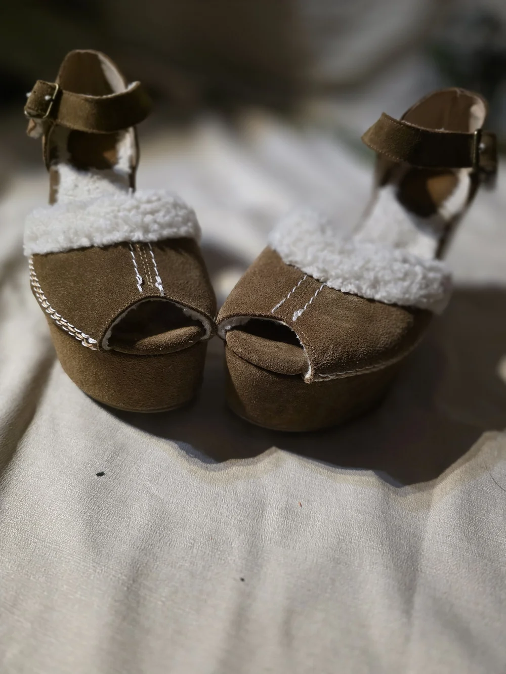Joyfolie Brea Heel Leather Sherpa Platform Clog Sandals Size 8.5